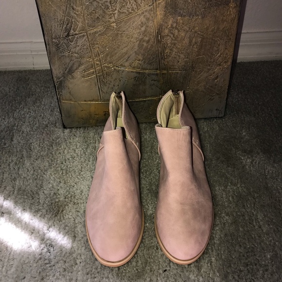 Shoes - Beautiful boots, comfortable.  Soft pink